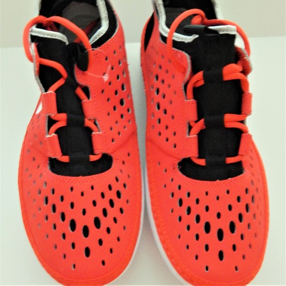 Nike shoes water casual Women 7 Orange Black new Plastic tag Discount Shipping!!